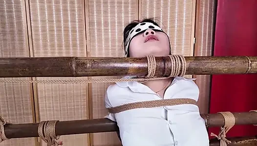Xr22-the Girl Was Tied to a Pillar and Disciplined.