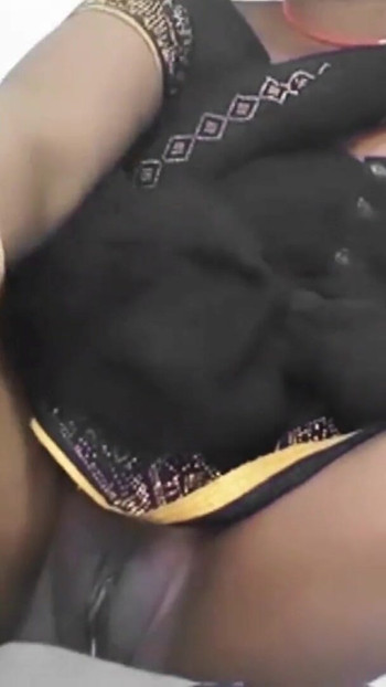 דודה סקסית מהכפר ההודי מוכנה לזיון בכוס השחור והסקסי שלה, דודה סקסית מהכפר ההודי מוכנה לזיון באיבו הסקסי שלה | קליפ 2