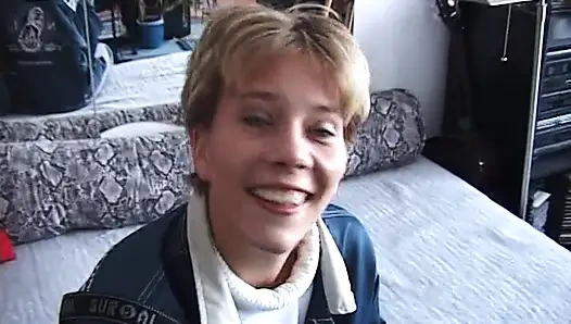 Blonde skank fingering