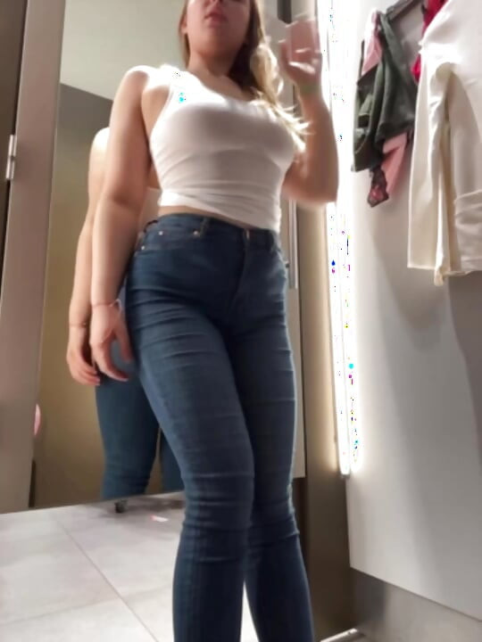 Jucielussie teasing u in the locker room