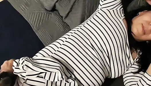 Wir gingen auf eine Party und Riva trug keine Unterwäsche, und wir endeten in einem der Zimmer