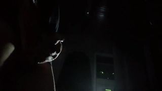 Um homem de slavonski brod se masturba no escuro