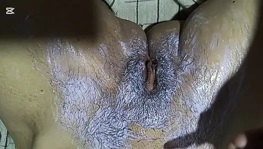 Yah kuchh karne lagie Thi bich match ka pani Nikal Gaya free mein mujhse apna wax karwa Kar chale Gaye