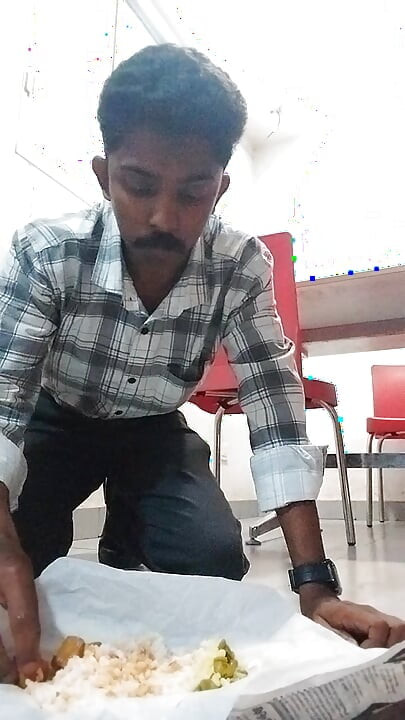 HedmasterDumbfag Shithin  Eating like doggy in office