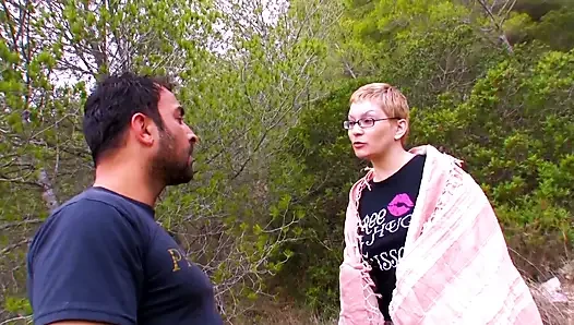 Pirsingli amcık sikişi hamer ve fahişe sakso