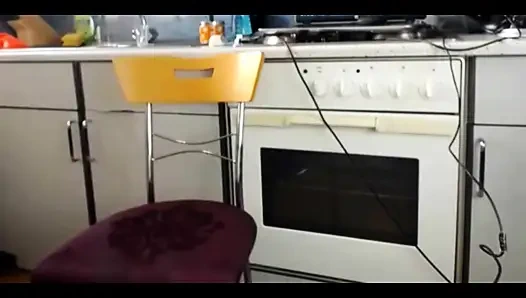 Schau zu, wie ich meinen nackten hintern schütte und dich vor verlangen wild fahren