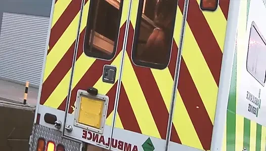 Ateşli hemşireler iç çamaşırlı sahne 4_blonde hemşireler ambulansta grup seks yapıyor