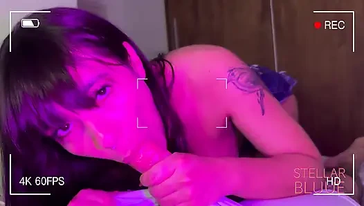 Грудастая шаловливая брюнетка сделал мне идеальный мокрый минет и проглотил всю мою сперму