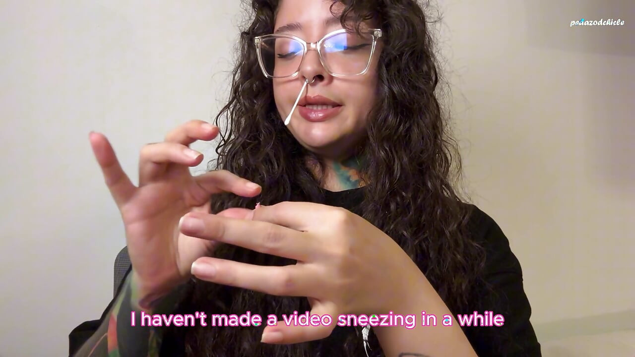 The Giantess Found a Man Curled up to Sneeze on Him