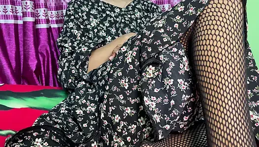 Habiskan waktu dengan teman gadis seksiku di rumah temanku