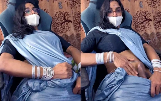 Travesti sari içinde mastürbasyon yapıyor