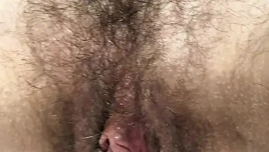 Istri nakal ini ngirim video mesumnya di kantor!