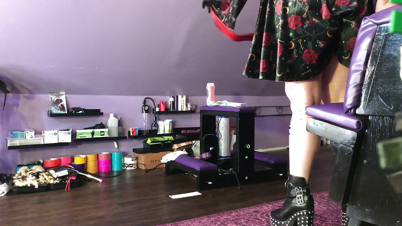 Domme Waxes Guy's Legs on First Date