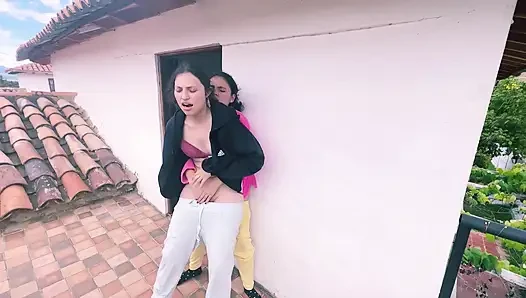 Ein schnelles Treffen mit meiner besten Freundin in der Öffentlichkeit