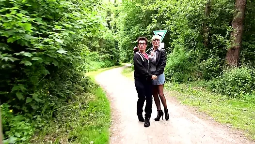 Wilder Outdoor-dp-fick Im Wald