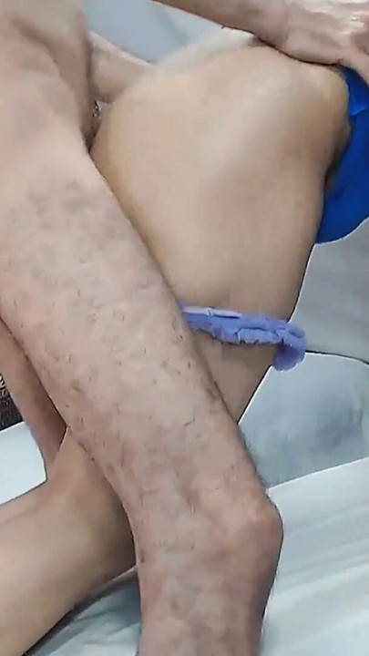 Ce gros cul n’a jamais déçu les bites, la desi Alex se fait toujours baiser brutalement même en levrette | Clip 1