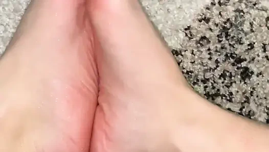 Играю с моими ступнями