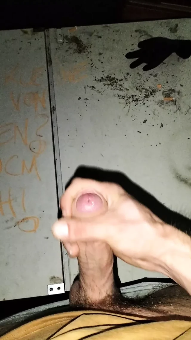 Lost place cumshot