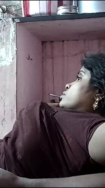 Momen tak terlupakan dari "pertunjukan puting ibu rumah tangga india"