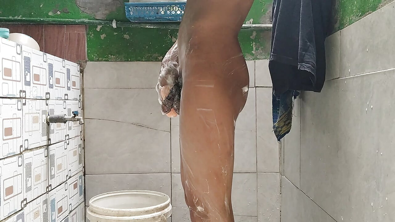 Intake of young hijab bathing while masturbating with the help of dildos until horny.