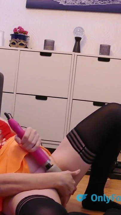 Epic moment from "Sexy MILF Lisa Essex buzzing my pussy with magic wand vibrator"