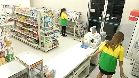 Bu markette çok fazla göz teması