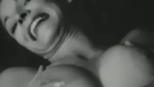 Vivian Mlady танцует обнаженной (винтажный порно фотографии 1950-х)