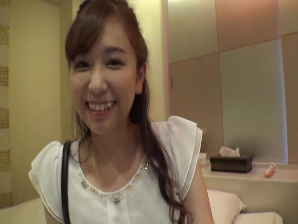 A125G04 A wife who has been sexless and drowning in extramarital sex since getting married! Filmed sex on a love hotel date with a camera in hand!