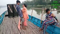 バングラ人の大きなお尻の女の子のボートの歌