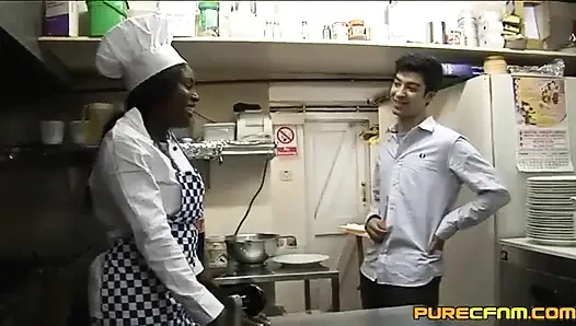 Pelayan bugil