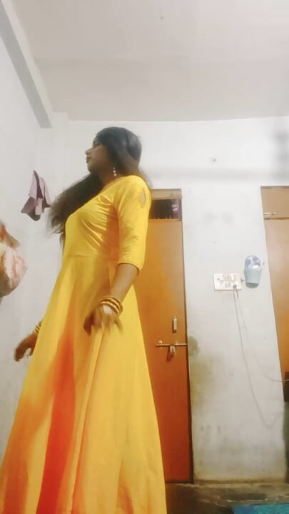 Urvashi Rani silk salwar phenke ghar ke andar ghapaghap krrhi thi