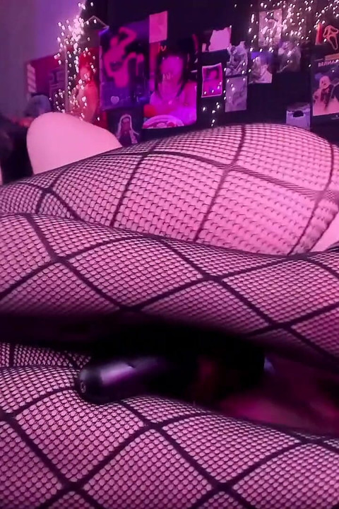 A Real Orgasm: a Goth Teenager Enjoys a Vibrator and a Dildo While Gagging Herself