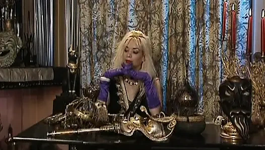 Немецкую блондинку-красотку двойным проникновением в горячем тройничке