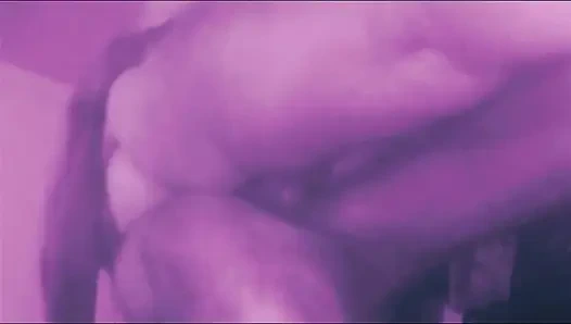 Karneval ist eine Zeit der Sünde, mich in deiner Grotte des Vergnügens zu befriedigen und den Boden mit deiner Seele nass zu machen.