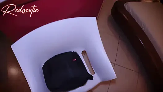 Tukang pijat melakukan pekerjaannya tetapi akhirnya meniduri pantat gadis itu