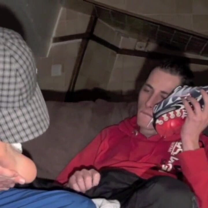 セックステープと2スニーカー男の子でホーム