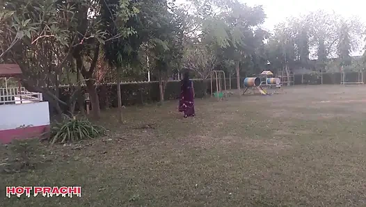 Desi Goan ki bhabhi din ko chupke aayi jungle me chudne, Desi village bhabhi fuck in jungle at evening