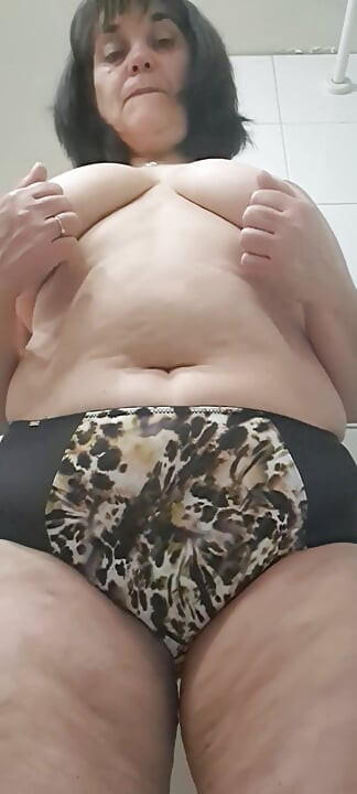 Looking to Put Fingers in Wet Vagina