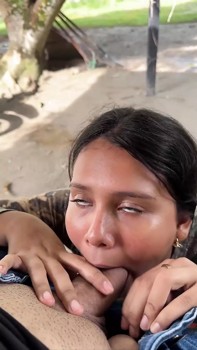 我的农民邻居来给我柠檬，我给她牛奶，我希望她的丈夫不会很快到达