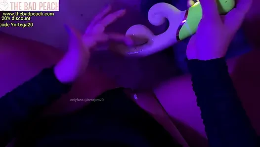 A young girl. She arrived after the party with a strong sex drive and used her new toy, thebadpeach❤️