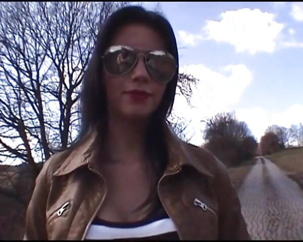 Cute babe z Niemiec wie gorąco, aby ssie kutasa