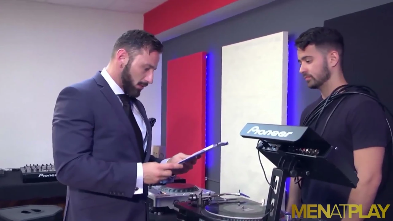 Menatplay - latin robbie rojo anal antonio miracle tarafından sikiliyor