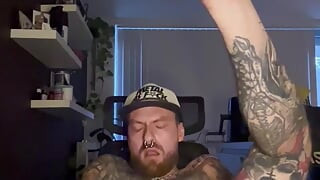 inked stud jerks off and fingers himself