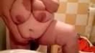 BBW-Masturbation im Badezimmer