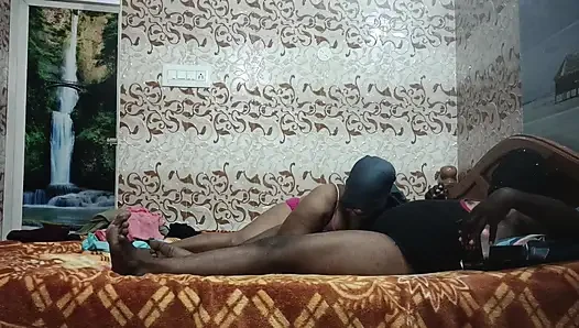 Meine frau, um penis zu hause zu massieren und hatte sex mit ihr. Komm in den arsch der ehefrau