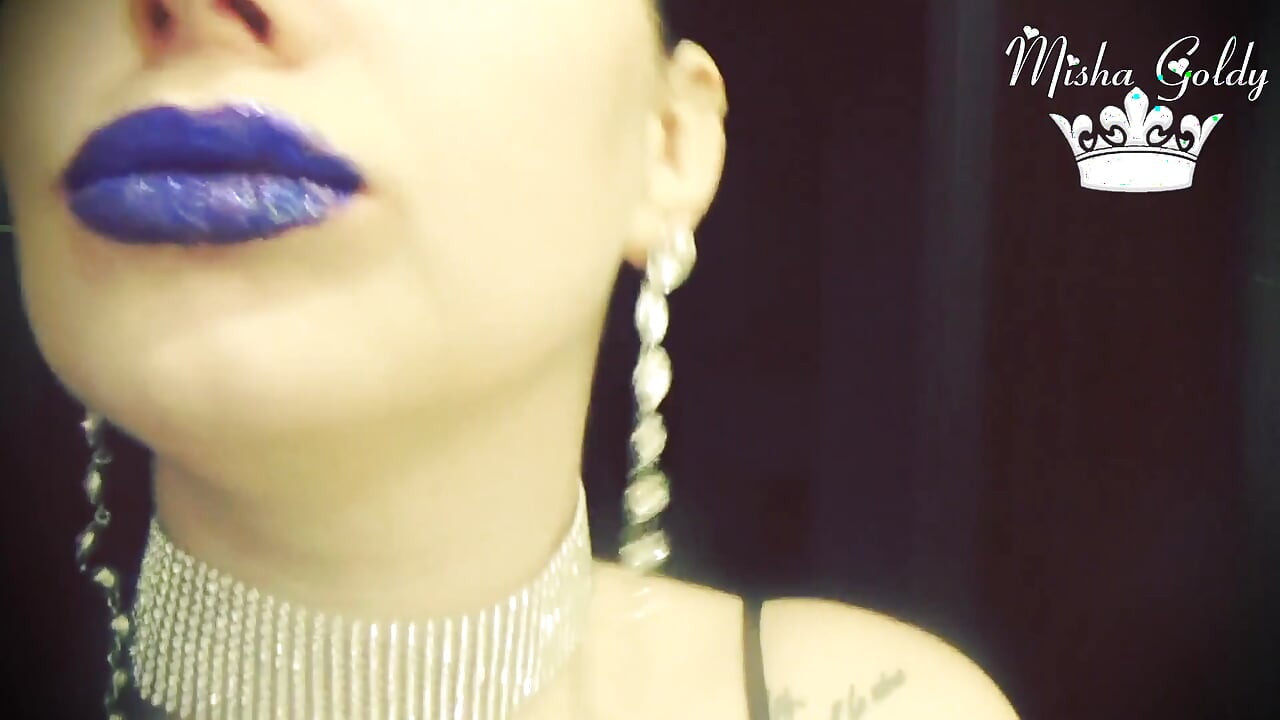 Labios azules brillantes glamorosos