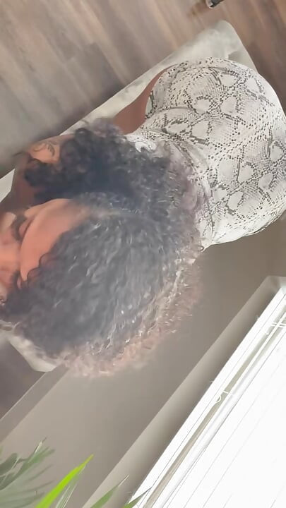 She makes him cum in five minutes