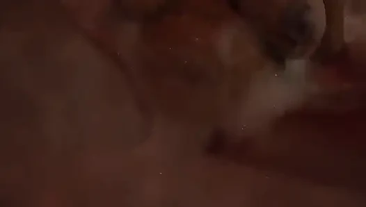 İri göğüslü kız tinder'dan bir adamla jakuzide seks yapıyor