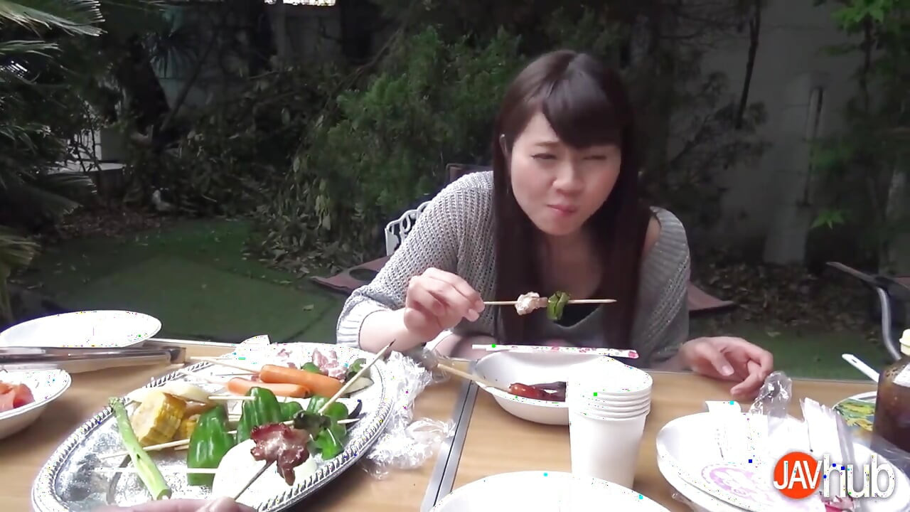 Nene Kinoshita's sushi, dedos y coño preñado