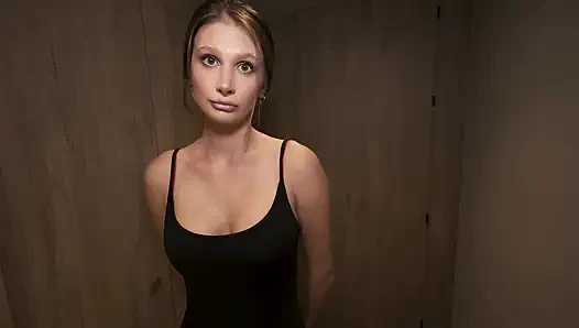 Üvey kızım benim için bir kiralamaya karar verdi ama sonra kendisi olmaya karar verdi